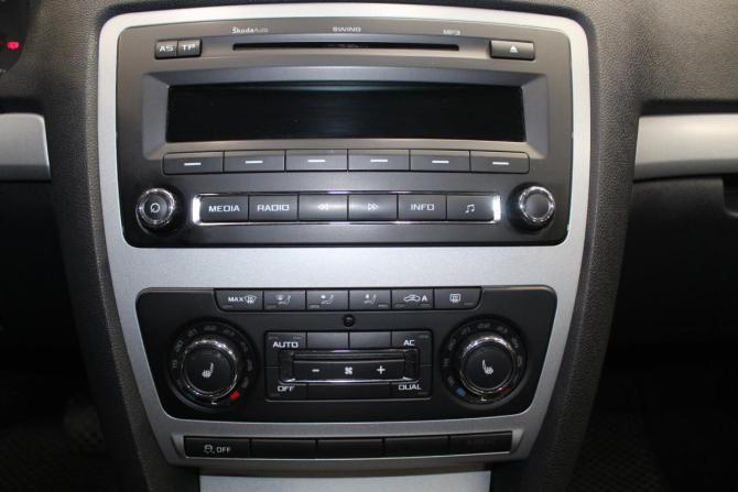 Skoda Octavia II (A5) Рестайлинг с пробегом 2013 года, цена 829 000 рублей, 208439 км, лифтбек, Автокод Объявления