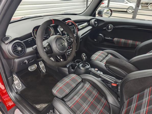 Mini Hatch III (F55/F56) Рестайлинг с пробегом 2021 года, цена 2 890 000 рублей, 70396 км, хэтчбек, Автокод Объявления