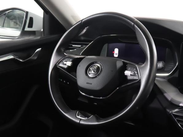 Skoda Octavia IV (A8) с пробегом 2020 года, цена 2 299 000 рублей, 76541 км, лифтбек, Автокод Объявления