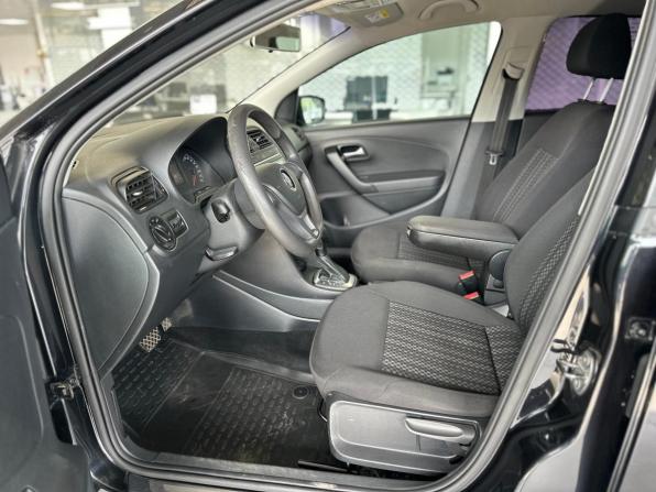 Volkswagen Polo V Рестайлинг с пробегом 2019 года, цена 1 045 000 рублей, 190000 км, седан, Автокод Объявления
