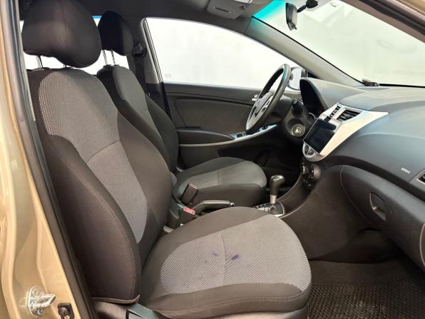 Hyundai Solaris I с пробегом 2012 года, цена 870 000 рублей, 135421 км, хэтчбек, Автокод Объявления