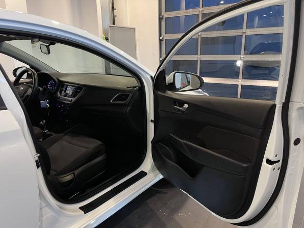 Hyundai Solaris II с пробегом 2018 года, цена 900 000 рублей, 107749 км, седан, Автокод Объявления