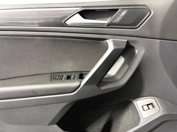 Volkswagen Tiguan II Рестайлинг с пробегом 2021 года, цена 3 300 000 рублей, 94000 км, внедорожник, Автокод Объявления