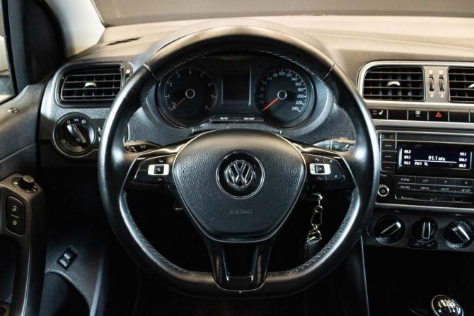 Volkswagen Polo V Рестайлинг с пробегом 2018 года, цена 1 089 000 рублей, 129764 км, седан, Автокод Объявления