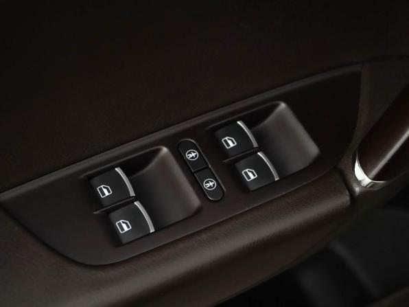 Volkswagen Touareg II Рестайлинг с пробегом 2015 года, цена 2 500 000 рублей, 136980 км, внедорожник, Автокод Объявления