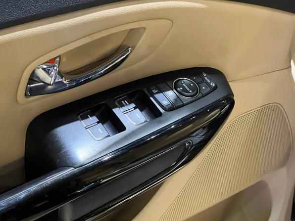 Kia Carnival III с пробегом 2018 года, цена 2 680 000 рублей, 187000 км, минивэн, Автокод Объявления