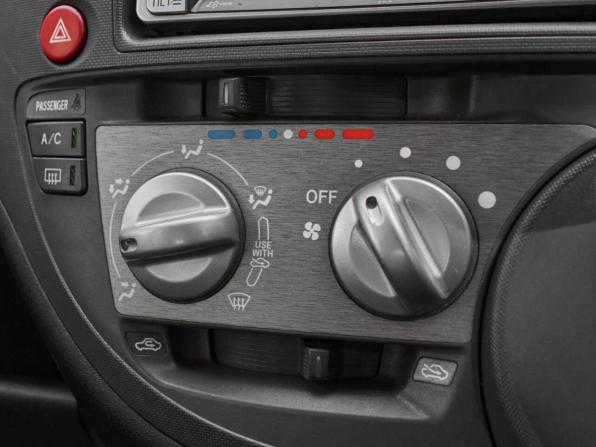 Toyota Sienta I Рестайлинг 2 с пробегом 2012 года, цена 900 000 рублей, 207819 км, минивэн, Автокод Объявления