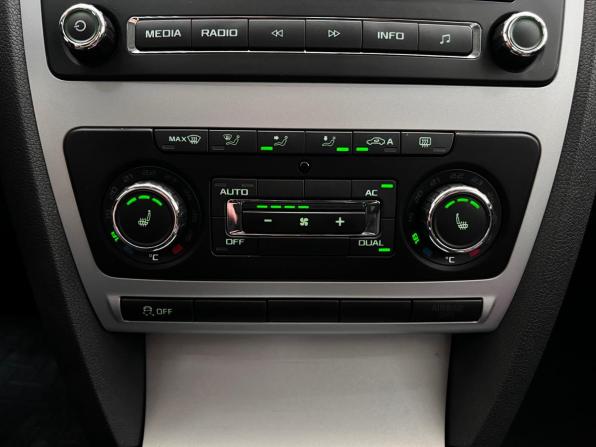 Skoda Octavia II (A5) Рестайлинг с пробегом 2011 года, цена 994 000 рублей, 183444 км, лифтбек, Автокод Объявления