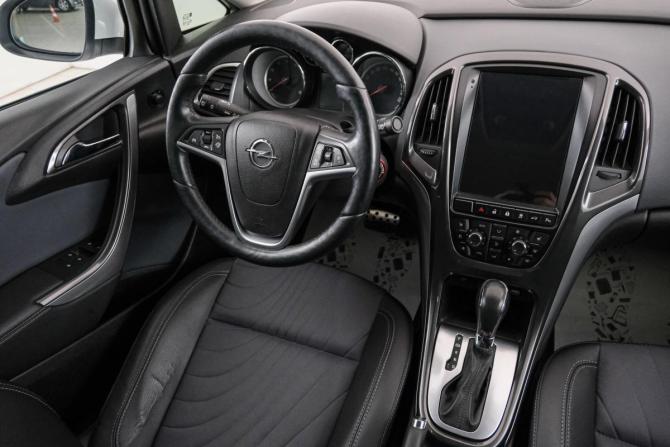 Opel Astra J Рестайлинг с пробегом 2014 года, цена 999 000 рублей, 161700 км, седан, Автокод Объявления