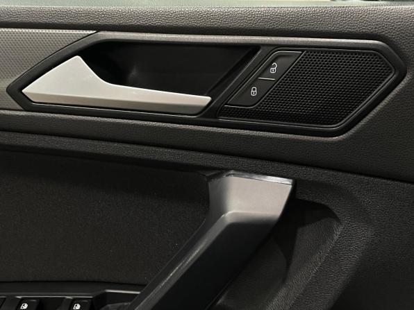 Volkswagen Tiguan II с пробегом 2019 года, цена 2 475 000 рублей, 183669 км, внедорожник, Автокод Объявления