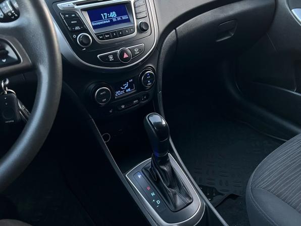 Hyundai Solaris I Рестайлинг с пробегом 2015 года, цена 1 020 000 рублей, 187408 км, седан, Автокод Объявления