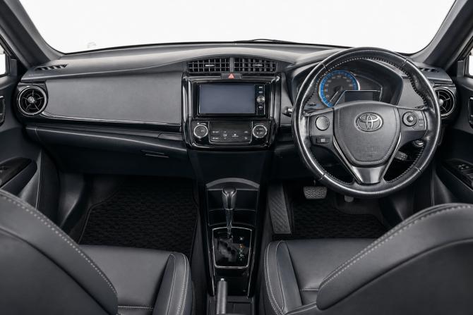 Toyota Corolla XI (E160 E170 E180) Рестайлинг 1 с пробегом 2018 года, цена 1 689 000 рублей, 161546 км, универсал, Автокод Объявления