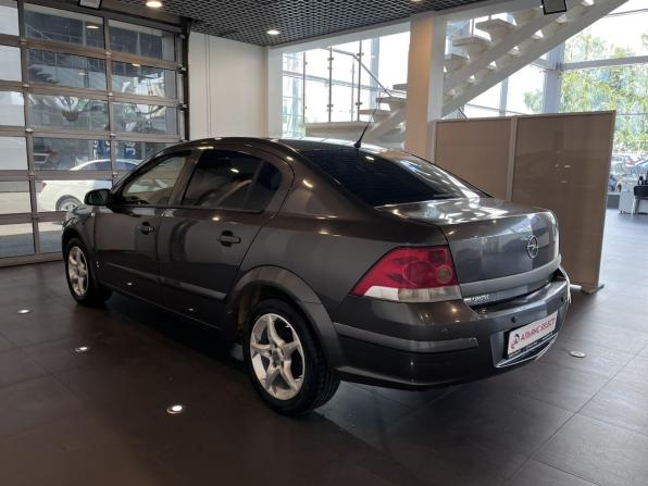 Opel Astra H Рестайлинг с пробегом 2008 года, цена 362 000 рублей, 301085 км, седан, Автокод Объявления