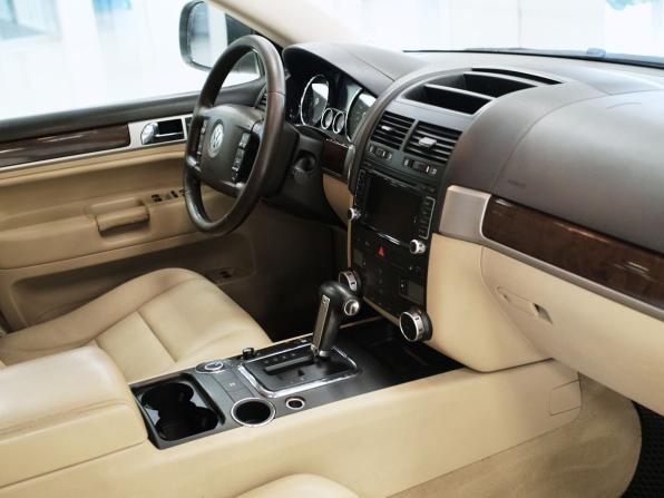 Volkswagen Touareg I Рестайлинг с пробегом 2009 года, цена 968 000 рублей, 267881 км, внедорожник, Автокод Объявления