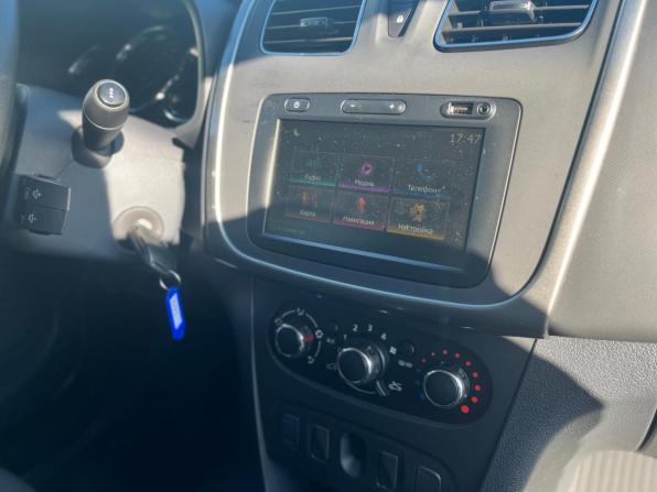 Renault Logan II Рестайлинг с пробегом 2020 года, цена 795 000 рублей, 124000 км, седан, Автокод Объявления