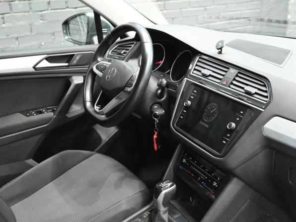 Volkswagen Tiguan II Рестайлинг с пробегом 2021 года, цена 2 900 000 рублей, 46912 км, внедорожник, Автокод Объявления