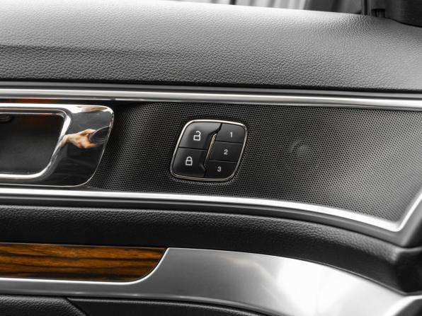 Ford Explorer V Рестайлинг 2 с пробегом 2019 года, цена 3 200 000 рублей, 137573 км, внедорожник, Автокод Объявления