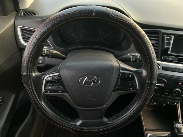 Hyundai Solaris II с пробегом 2017 года, цена 950 000 рублей, 134208 км, седан, Автокод Объявления