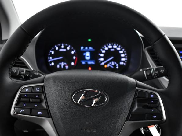 Hyundai Solaris II с пробегом 2018 года, цена 1 100 000 рублей, 128313 км, седан, Автокод Объявления