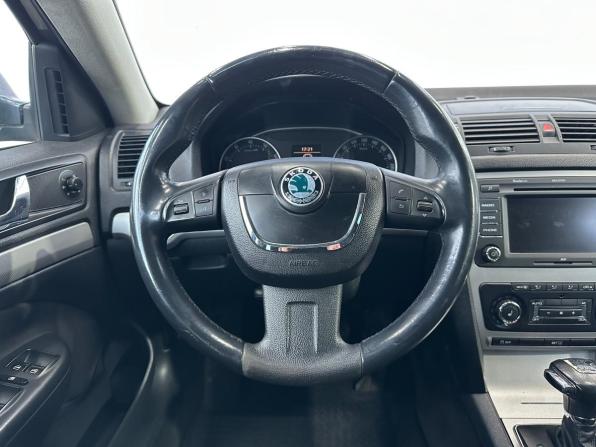 Skoda Octavia II (A5) Рестайлинг с пробегом 2011 года, цена 770 000 рублей, 180000 км, лифтбек, Автокод Объявления