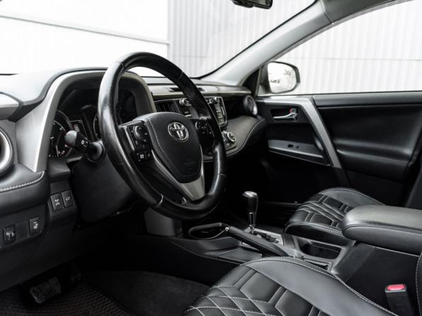 Toyota RAV4 IV (XA40) Рестайлинг с пробегом 2016 года, цена 2 200 000 рублей, 204949 км, внедорожник, Автокод Объявления