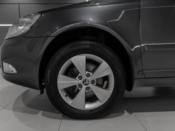 Skoda Octavia II (A5) Рестайлинг с пробегом 2012 года, цена 745 000 рублей, 298300 км, лифтбек, Автокод Объявления