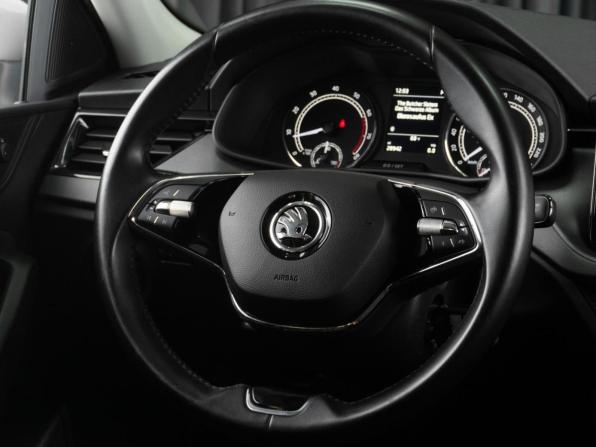 Skoda Rapid II с пробегом 2021 года, цена 1 637 000 рублей, 46577 км, лифтбек, Автокод Объявления