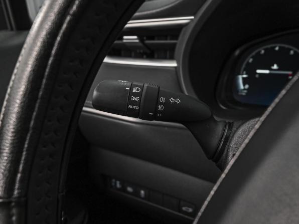 Toyota Venza II с пробегом 2023 года, цена 4 730 000 рублей, 34212 км, внедорожник, Автокод Объявления
