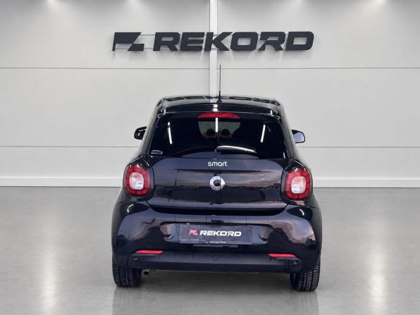 Smart Forfour II с пробегом 2017 года, цена 939 000 рублей, 86644 км, хэтчбек, Автокод Объявления