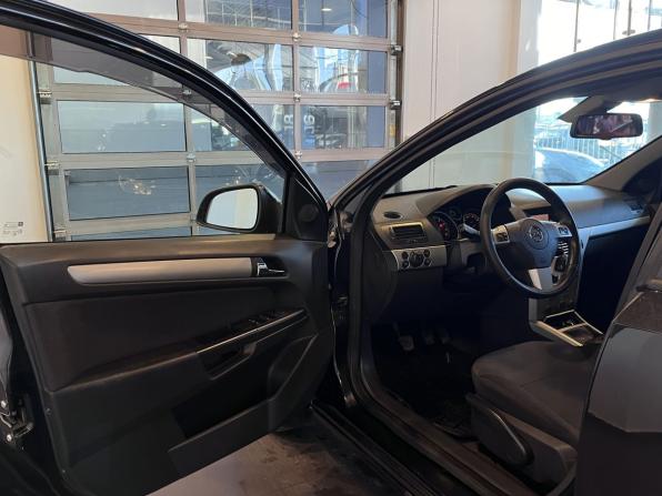Opel Astra H Рестайлинг с пробегом 2012 года, цена 510 000 рублей, 243716 км, седан, Автокод Объявления