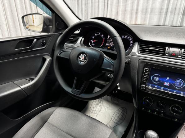 Skoda Rapid I с пробегом 2016 года, цена 920 000 рублей, 143153 км, лифтбек, Автокод Объявления