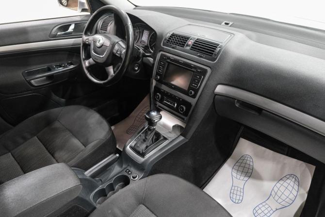 Skoda Octavia II (A5) Рестайлинг с пробегом 2013 года, цена 919 000 рублей, 255000 км, лифтбек, Автокод Объявления