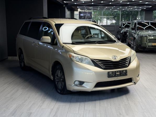 Toyota Sienna III с пробегом 2010 года, цена 1 480 000 рублей, 249313 км, минивэн, Автокод Объявления