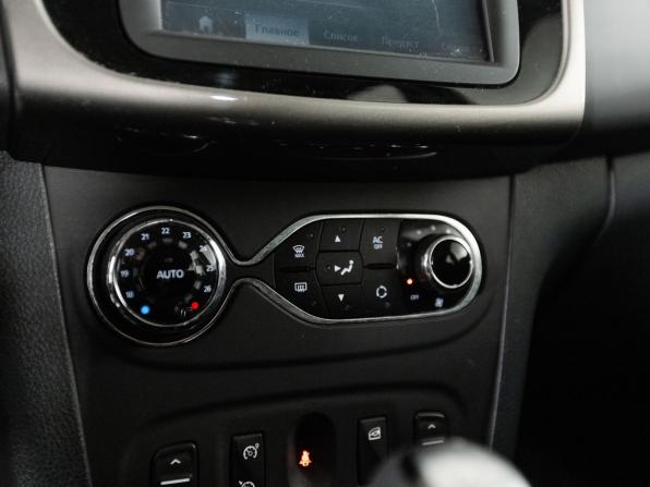 Renault Sandero II с пробегом 2015 года, цена 1 090 000 рублей, 61740 км, хэтчбек, Автокод Объявления