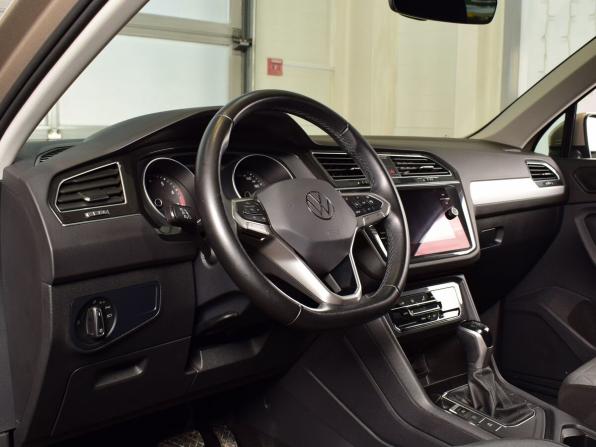 Volkswagen Tiguan II Рестайлинг с пробегом 2021 года, цена 2 585 995 рублей, 35609 км, внедорожник, Автокод Объявления