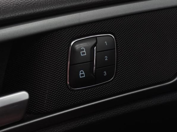 Ford Mondeo V с пробегом 2015 года, цена 1 599 000 рублей, 133091 км, седан, Автокод Объявления