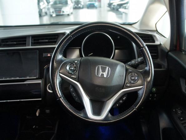 Honda Fit III Рестайлинг с пробегом 2018 года, цена 1 287 000 рублей, 130000 км, хэтчбек, Автокод Объявления