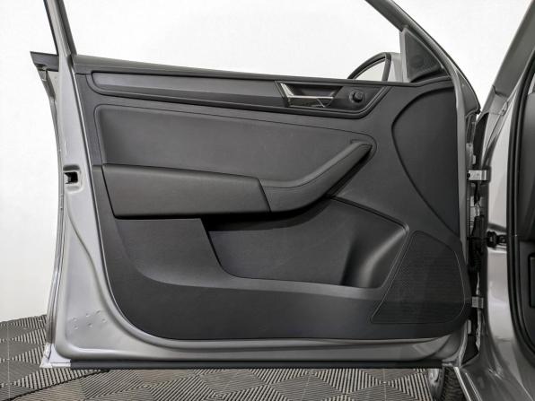 Skoda Rapid II с пробегом 2021 года, цена 1 565 000 рублей, 72302 км, лифтбек, Автокод Объявления