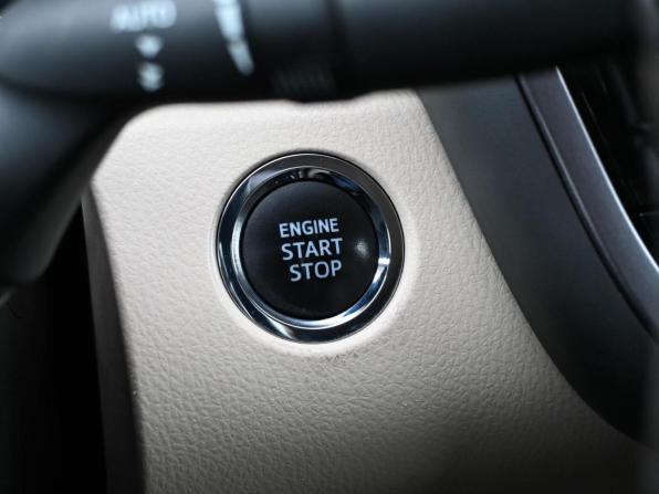 Toyota Camry VIII (XV70) Рестайлинг с пробегом 2021 года, цена 2 744 000 рублей, 115059 км, седан, Автокод Объявления