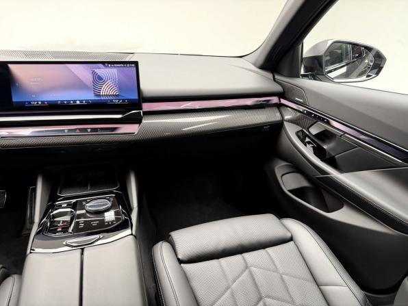 BMW 5 серии VIII (G60/G61/G68) с пробегом 2025 года, цена 8 529 000 рублей, 18546 км, седан, Автокод Объявления