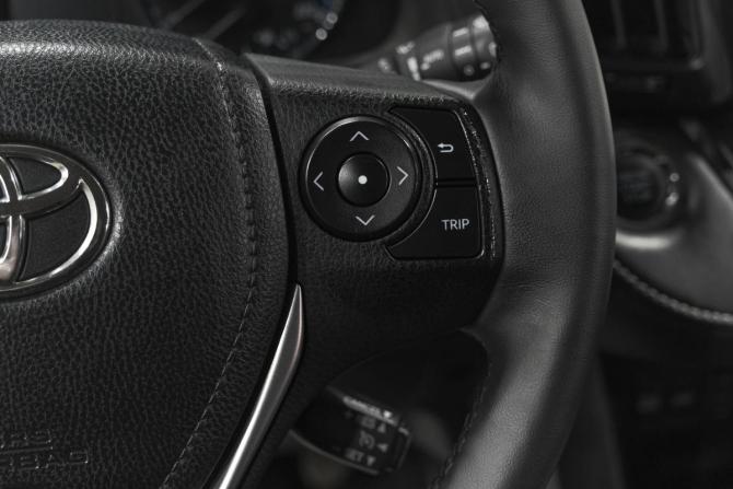 Toyota RAV4 IV (XA40) Рестайлинг с пробегом 2015 года, цена 2 429 000 рублей, 202000 км, внедорожник, Автокод Объявления