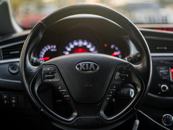 Kia Ceed II с пробегом 2015 года, цена 1 070 000 рублей, 170546 км, хэтчбек, Автокод Объявления
