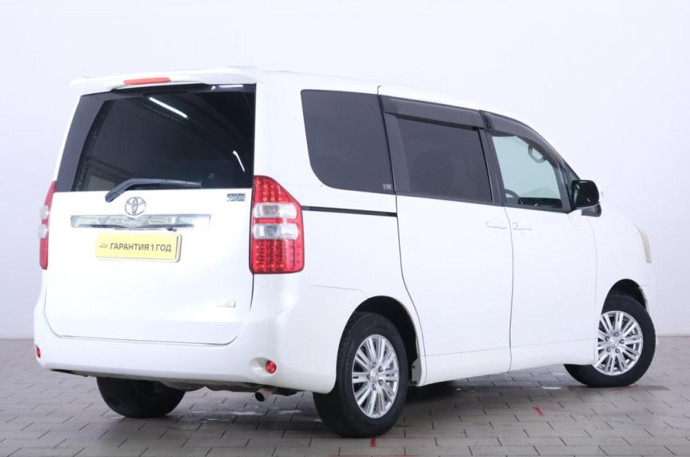 Toyota Noah II (R70) Омск  - изображение 7