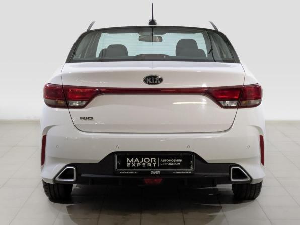 Kia Rio IV Рестайлинг с пробегом 2021 года, цена 1 690 000 рублей, 35810 км, седан, Автокод Объявления