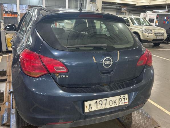 Opel Astra J с пробегом 2011 года, цена 270 000 рублей, 211000 км, хэтчбек, Автокод Объявления