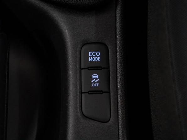 Toyota Yaris IV с пробегом 2020 года, цена 1 090 300 рублей, 60241 км, хэтчбек, Автокод Объявления