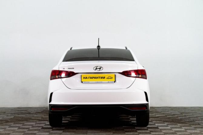 Hyundai Solaris II с пробегом 2022 года, цена 1 799 000 рублей, 105000 км, седан, Автокод Объявления