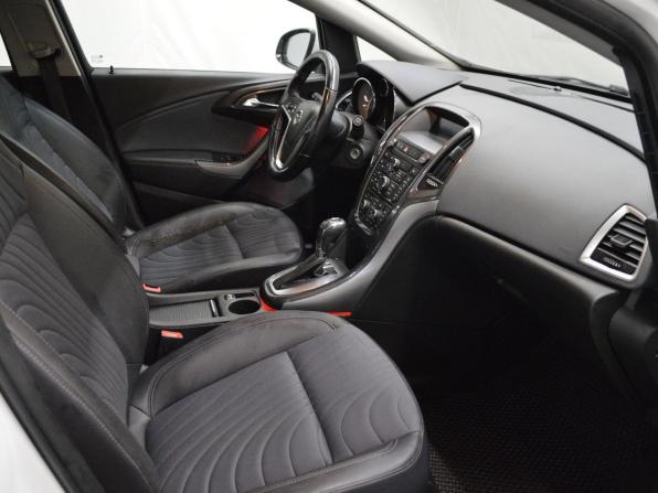 Opel Astra J Рестайлинг с пробегом 2013 года, цена 640 000 рублей, 241319 км, седан, Автокод Объявления
