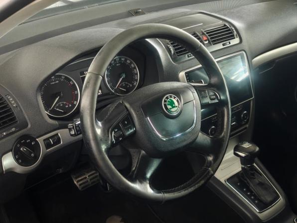 Skoda Octavia II (A5) Рестайлинг с пробегом 2011 года, цена 680 000 рублей, 277858 км, лифтбек, Автокод Объявления