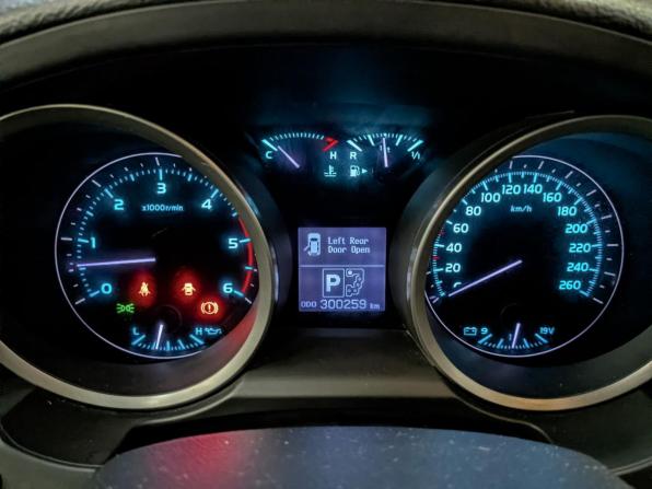 Toyota Land Cruiser 200 Series с пробегом 2010 года, цена 2 175 000 рублей, 300000 км, внедорожник, Автокод Объявления